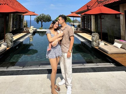 Cerita Laura Theux & Indra Brotolaras Menjadi Orang Tua, Pilih Tidak Memakai Babysitter