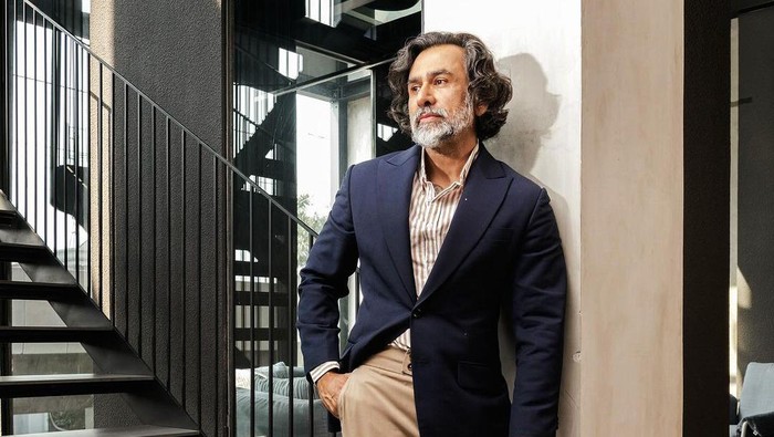 Rahasia Tubuh Sehat dan Bugar ala Jeremy Thomas di Usia 54 Tahun