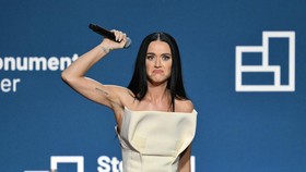 Katy Perry Panik Lihat Woman's World Flop