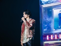 Key SHINee Ternyata Suka Banget Cocol Kerupuk ke Saus Sate