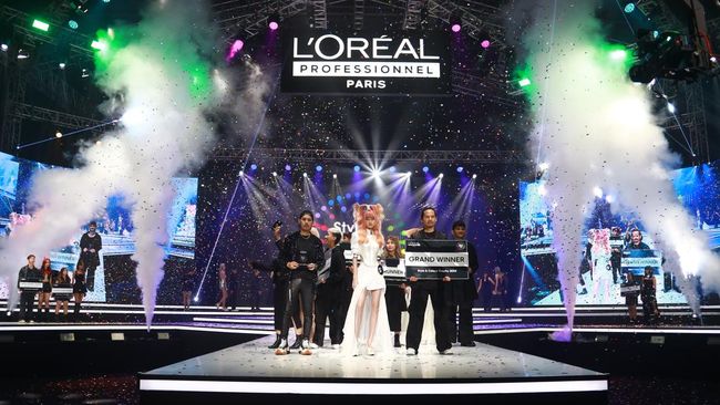 Gaya Rambut Unik nan Kreatif Beradu di Panggung Style dan Color Trophy 2024