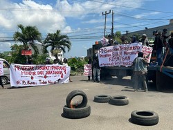 Kantor Bupati Pinrang Digeruduk Massa, Tuntut Pj Ahmadi Mengundurkan Diri