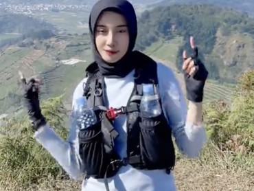 img-title Sosok Pendaki Cantik Diselingkuhi Suami dengan Pramugari Kereta, Cerai usai 4 Hari Nikah