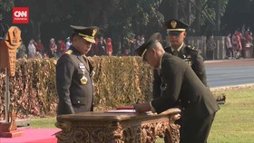 VIDEO: Panglima TNI Jenderal Agus Subiyanto Lantik 350 Perwira Karir