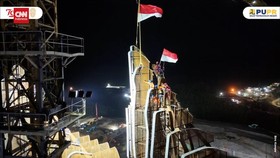 VIDEO: Detik-detik Bilah Terakhir Sayap Garuda IKN Rampung Terpasang