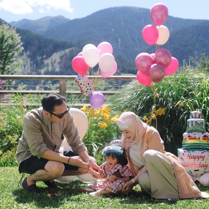 <p>Dalam unggahannya, Aliya bercerita bahwa sang putri sudah siap untuk disapih. "Tidak terasa hari ini Alisha berusia 2 tahun, lagi-lagi mammie melewati masa-masa sapih setelah menyusu 2 tahun lamanya," tulis Aliya dalam unggahan tersebut. (Foto: Instagram @ruby_26)</p>