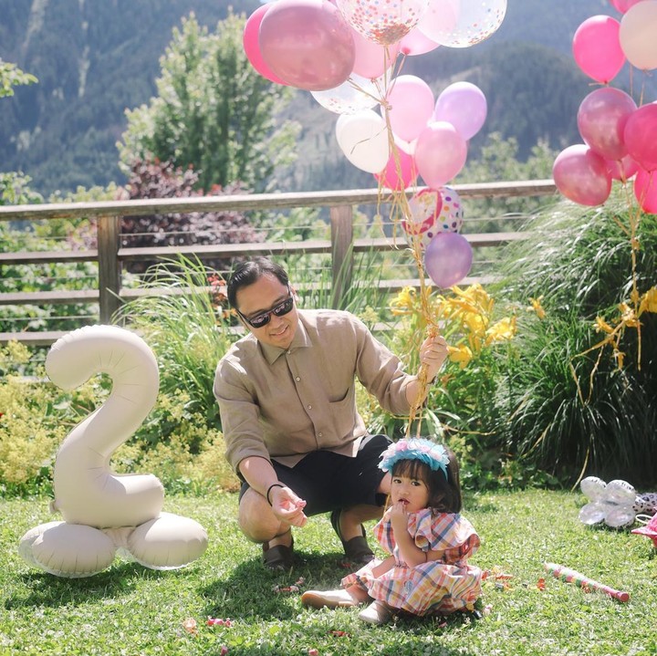 <p>Tak lupa, Aliya menuliskan kalimat doa untuk sang putri. "Alisha Prameswari Yudhoyono, terima kasih sudah melengkapi kebahagiaan kami #EBYFamily makin besar semoga semakin pintar cerdas kreatif tambah sholehah dan sayang dengan Mas Mas dan Ayuknya yaah.. Terutama dengan Mammie dan Pappie yang selalu selalu selalu mencintaimu," tuturnya. (Foto: Instagram @ruby_26)</p>