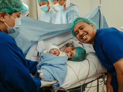 5 Potret Clairine Clay & Joshua Suherman Dikaruniai Bayi Laki-laki, Diberi Nama Elio B. Suherman