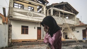 FOTO: Anak Panti Asuhan Duren Sawit Mengungsi ke Masjid Usai Kebakaran
