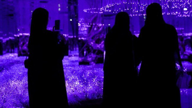 FOTO: Aya Universe di Dubai, Jelajahi Taman Cahaya bak ke Dimensi Lain