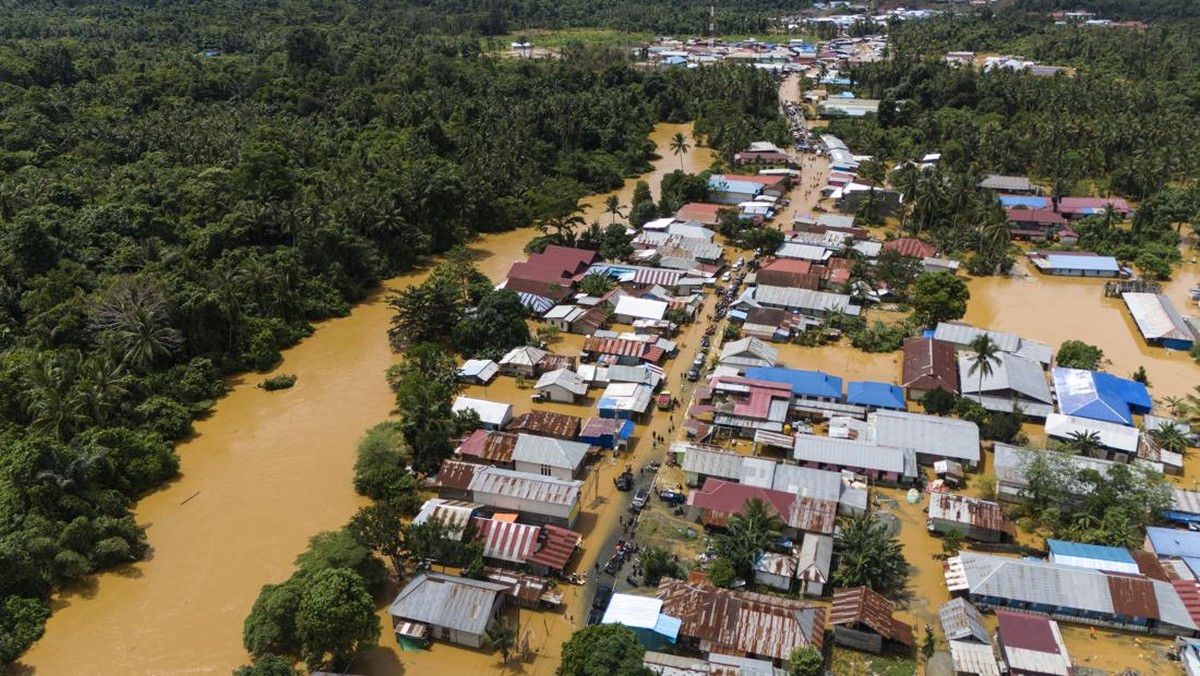 FOTO: Banjir Kepung 4 Desa di Halmahera Tengah