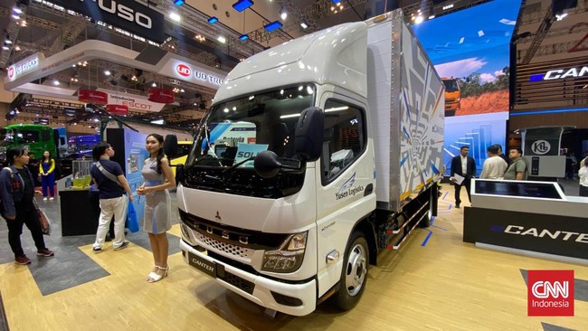 Hino dan Fuso Bakal Merger April 2026 Hino anak perusahaan Toyota dan Mitsubishi Fuso anak perusahaan Daimler Truck berencana merger pada April 2026.