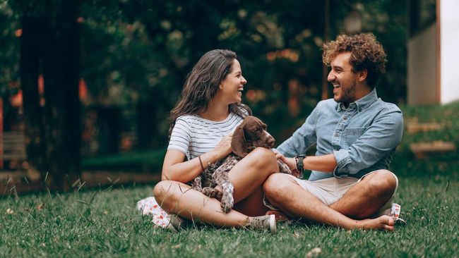 4 Zodiak yang Paling Mungkin Jatuh Cinta Lewat Dating Apps, Kamu Salah Satunya?