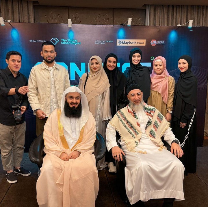 <p>Dalam potret tersebut, Kimberly terlihat menghadiri acara kajian ulama Zimbabwe, Mufti Menk di Jakata Conventional Center (JCC), Minggu (21/7/2024). "Minggu yang <em>MasyaAllah</em> sekali," tulis Kimberly, dikutip dari laman <em>Instagram@kimbrlyryder,</em> Selasa (23/7/2024). (Foto: Instagram@kimberlyryder)</p>