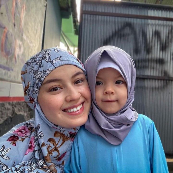 <p>Nama Kimberly Ryder belakangan ini tengah menjadi sorotan publik usai kabar gugatan cerainya tersebar. Belum lama ini, perempuan 30 tahun itu berhasil memikat hati banyak orang lewat penampilannya saat mengikuti kajian. (Foto: Instagram@kimberlyryder)</p>