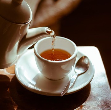 Kebiasaan Minum Teh Setelah Makan Ternyata Bisa Picu Penyakit, Ini Penjelasan dan Aturan Terbaiknya!