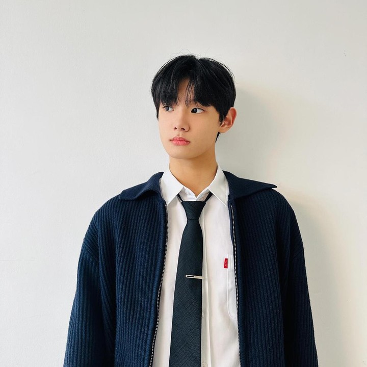 <p>Ternyata, Park Geon Roung cukup aktif di media sosial. Selain Instagram, ia juga aktif menggunakan YouTube untuk mengunggah <em>vlog</em> berisi momen kesehariannya dan<em> video dance cover.</em> (Foto: Instagram @geonroung)</p>
