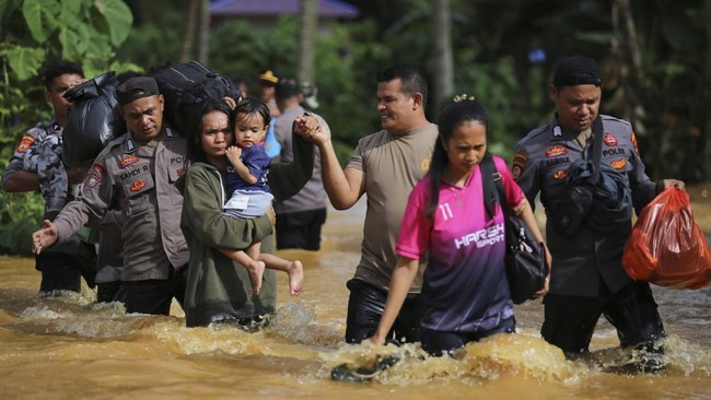 FOTO: Banjir Kepung 4 Desa di Halmahera Tengah