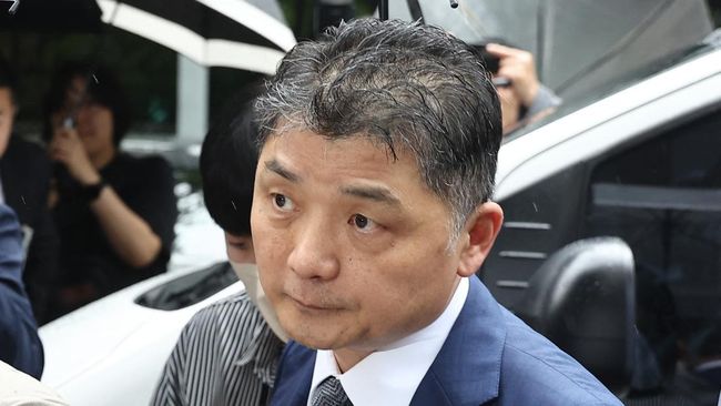 Pendiri Kakao Corp. Kim Beom-su atas dugaan manipulasi sahat saat proses pengambilalihan saham SM Entertainment pada 2023.
