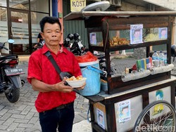 Viral Suneo Doraemon Jualan Bakso di Surabaya