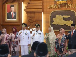 Pj Gubernur Jatim Lantik Pj Bupati Bondowoso dan Jombang di Grahadi Surabaya