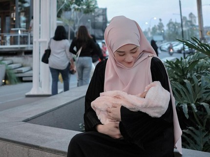 7 Potret Wajah Cantik Putri Larissa Chou, Akhirnya Diperlihatkan Usai 40 Hari