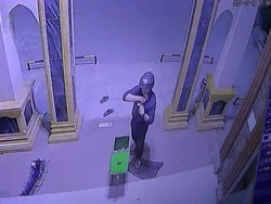 Maling Bobol Kotak Amal Masjid di Maros Terekam CCTV, Pengurus Lapor Polisi