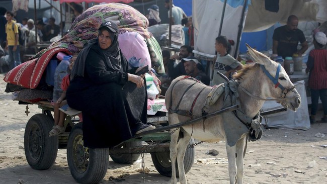 Badan kemanusiaan PBB, OCHA menyebut, lebih dari 180 ribu warga Gaza mengungsi selama empat hari akibat pertempuran sengit di Khan Younis pada pekan ini.
