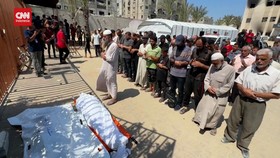 VIDEO: Warga Palestina Gelar Salat Jenazah 37 Korban Serangan Israel