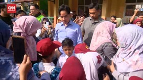VIDEO: Gibran Cek Uji Coba Makan Siang Gratis. Ortu Usul Ada Sambal