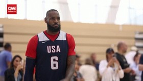 VIDEO: LeBron James Bawa Bendera AS di Opening Ceremony Olimpiade 2024