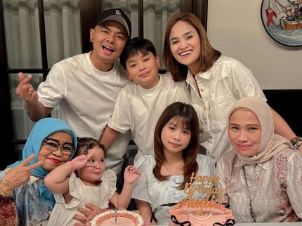 5 Potret Ultah ke-13 Audi, Putri Sulung Wendy Cagur