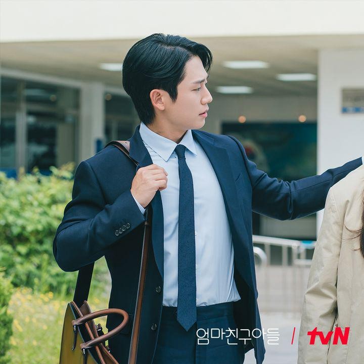 <p>Drama Korea <em>Love Next Door</em> adalah drama garapan tvN yang akan segera rilis di bulan Agustus mendatang. Drama ini mengajak Jung Hae In dan Jung So Min untuk berperan dalam kisah romansa manis berbalut komedi yang menyegarkan. (Foto: Instagram @tvn_drama)</p>