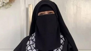 img-title Kontroversi Wanda Hara Bercadar, Larangan Kajian Ustazah Halimah Disorot