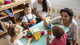 Tren Sekolah Sejak Anak Usia Dua Tahun, Perlu Enggak Sih?