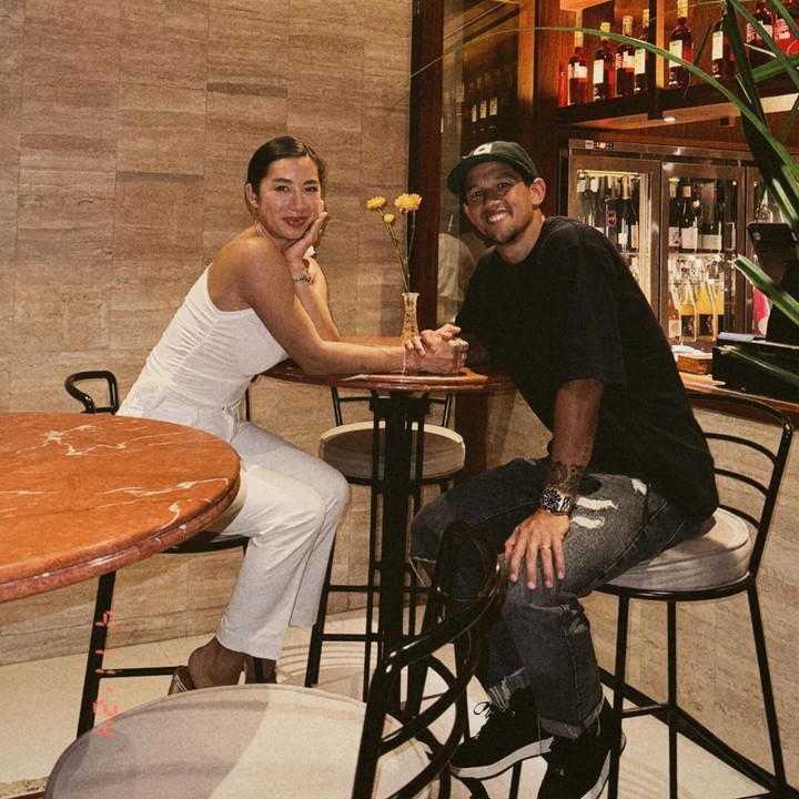 <p>Di sela-sela kesibukan mereka, pasangan ini selalu menyempatkan diri untuk melakukan <em>quality time</em>. "Pacaran duluu.<em> Love our date nights,"</em> tulis Jennifer dalam unggahan fotonya. (Foto: Instagram @jenniferbachdim)</p>