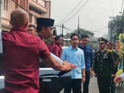 Jokowi Didampingi Gibran Melayat ke Rumah Duka Hamzah Haz