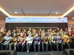 Terima Setoran Biaya Haji, UUS Bank Jatim Agresif Dorong Gerakan Haji Muda