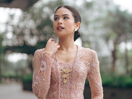 5 Potret Gaya Artis Pakai Kebaya, Maudy Ayunda hingga Dian Sastrowardoyo