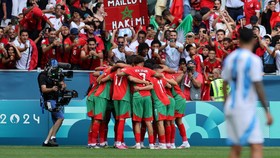 FOTO: Kekalahan Argentina Diwarnai Kontroversi dan Penonton Ricuh