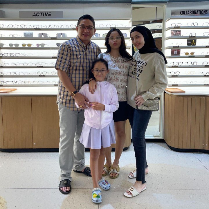 <p>Ia diketahui memiliki tujuh anak, tiga di antaranya berjenis kelamin perempuan. Ketiga anak perempuannya itu ternyata memiliki hubungan yang sangat dekat dengan Pasha. (Foto: Instagram@pashaungu_vm)</p>