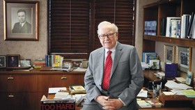 Unik, Ini Rahasia Panjang Umur Warren Buffett yang Kini Berusia 95