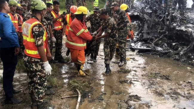 FOTO: Pesawat Saurya Airlines Jatuh di Nepal, Hanya Pilot yang Selamat