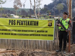 Seribu Cara Polisi Cegah Warga Masuk Lokasi Kebakaran Sumur Minyak Ilegal