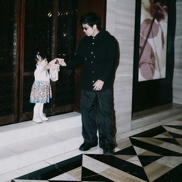 Dibentak Satpam Sekolah Anak, Ini 7 Potret Atta Halilintar Saat Antar Ameena Disorot