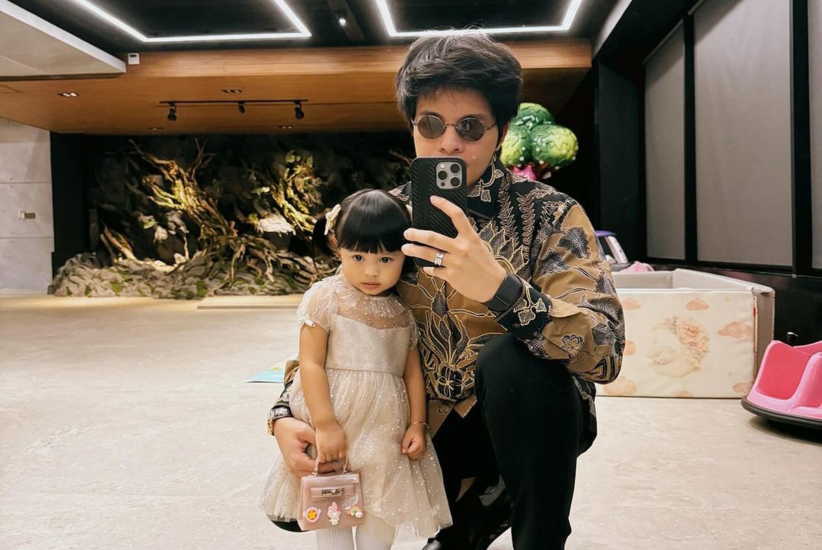 Potret Atta Halilintar Antar Ameena Sekolah