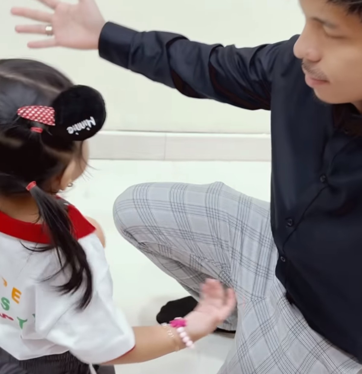 Potret Atta Halilintar Antar Ameena Sekolah