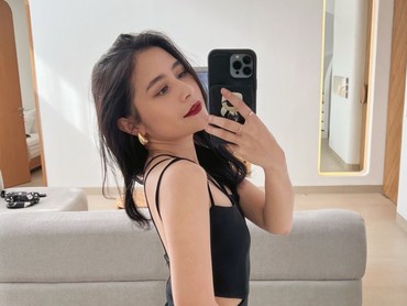 img-title Rayakan Hari Kebaya Nasional, Prilly Latuconsina Tegur Penjual Obat Peninggi Badan
