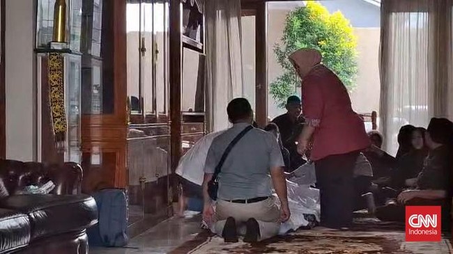 Try Sutrisno, Boediono hingga Jusuf Kalla melayat ke rumah duka Wakil Presiden ke-9 Hamzah Haz.