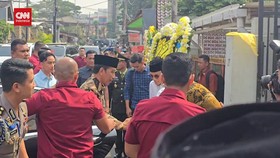 VIDEO: Jokowi-Gibran Melayat ke Rumah Duka Hamzah Haz